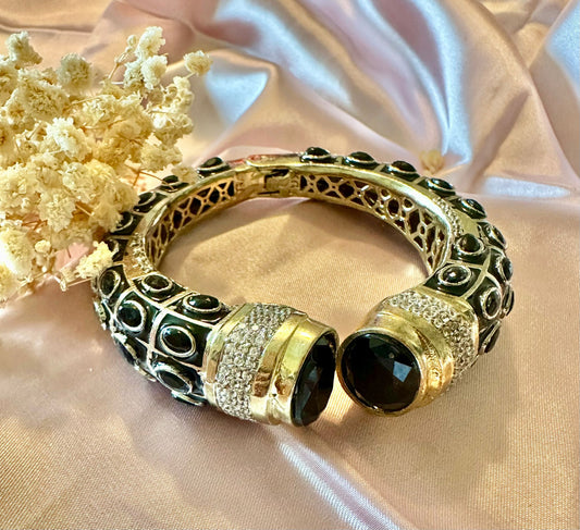 Black stone openable bracelet