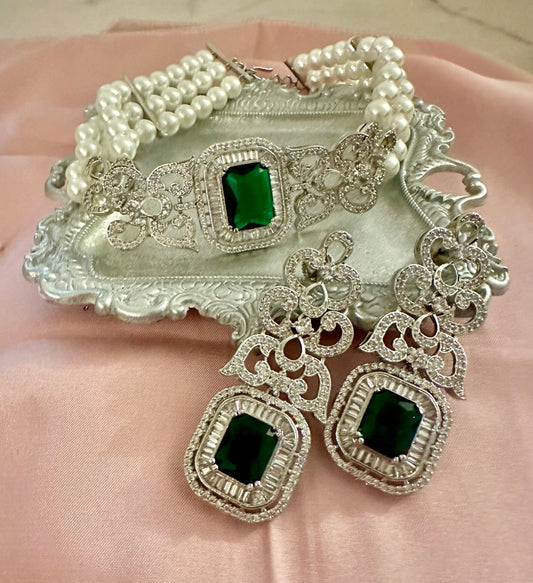 Emerald green choker ad set