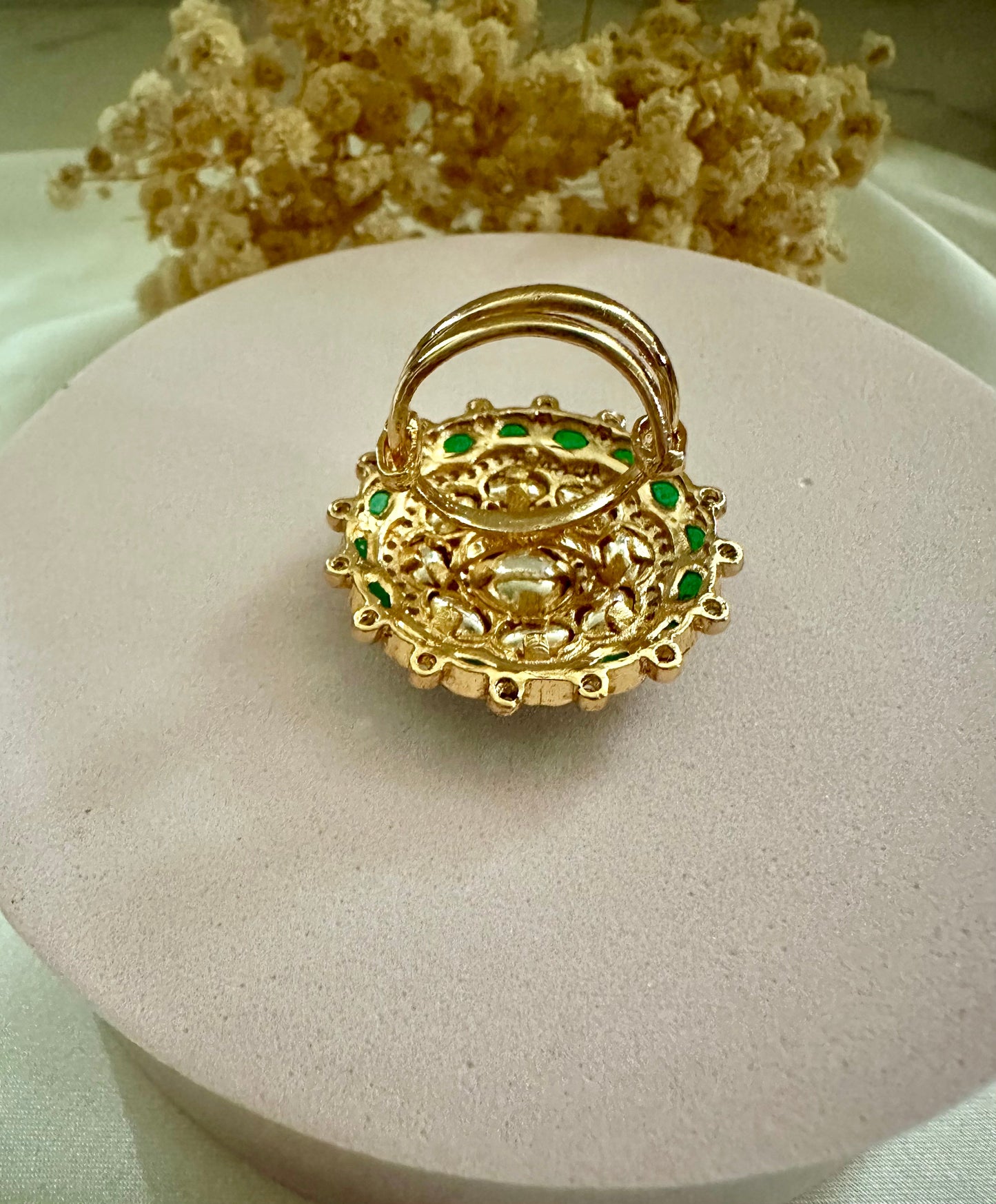 Emerald green kundan ring