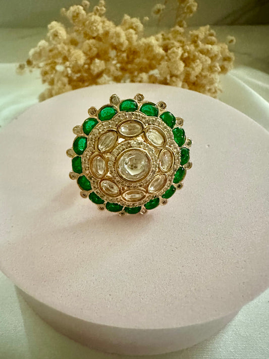 Emerald green kundan ring