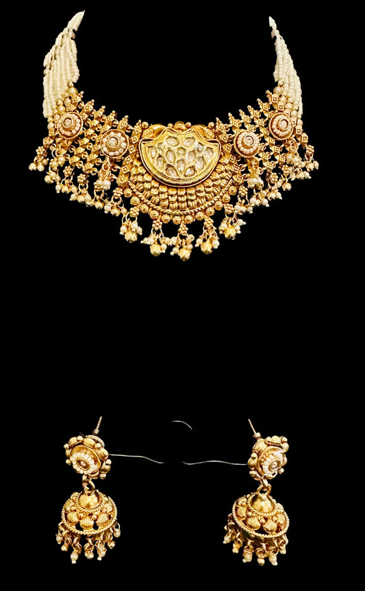 Gold finish kundan set