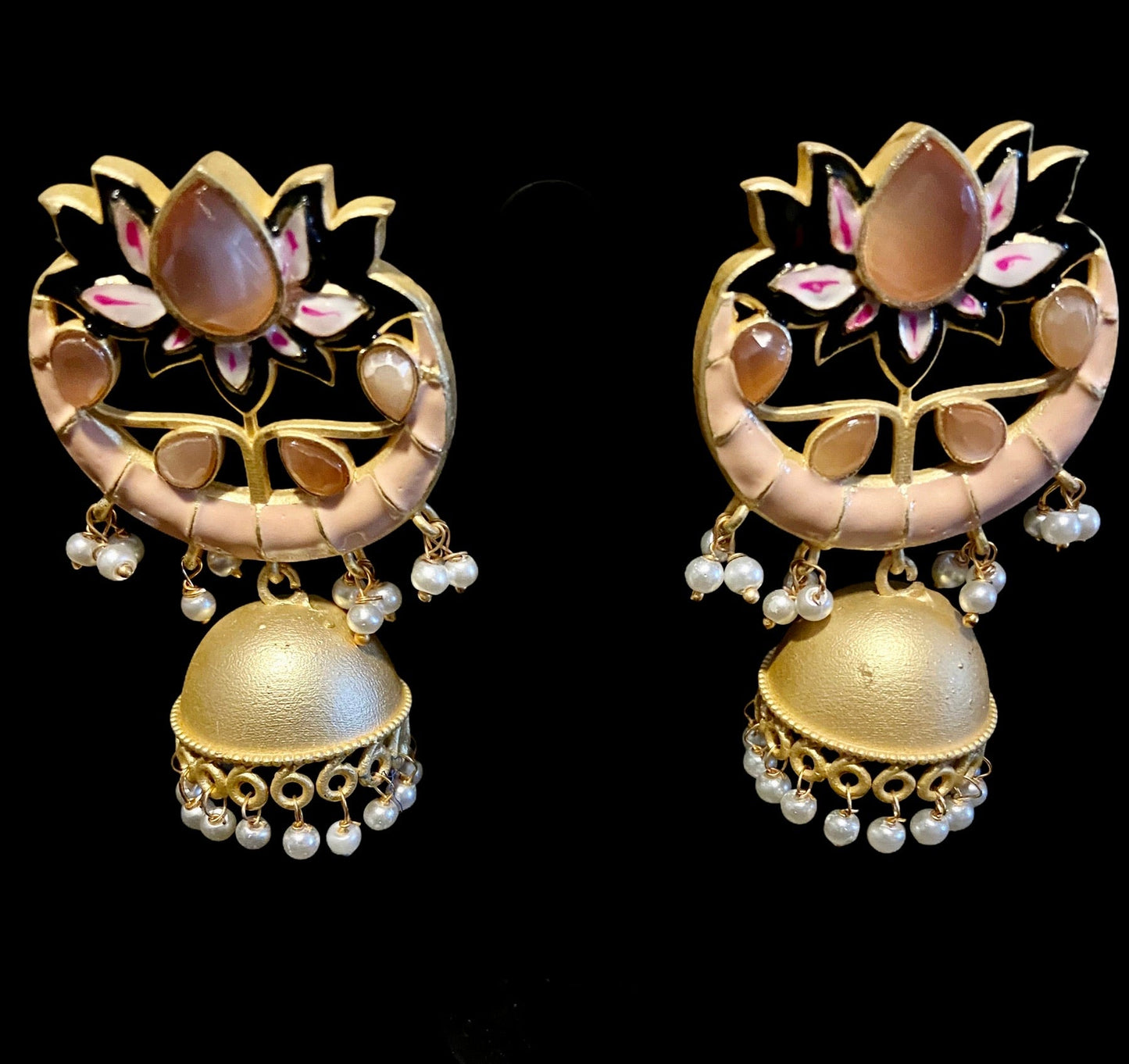 Lotus jhumkaas