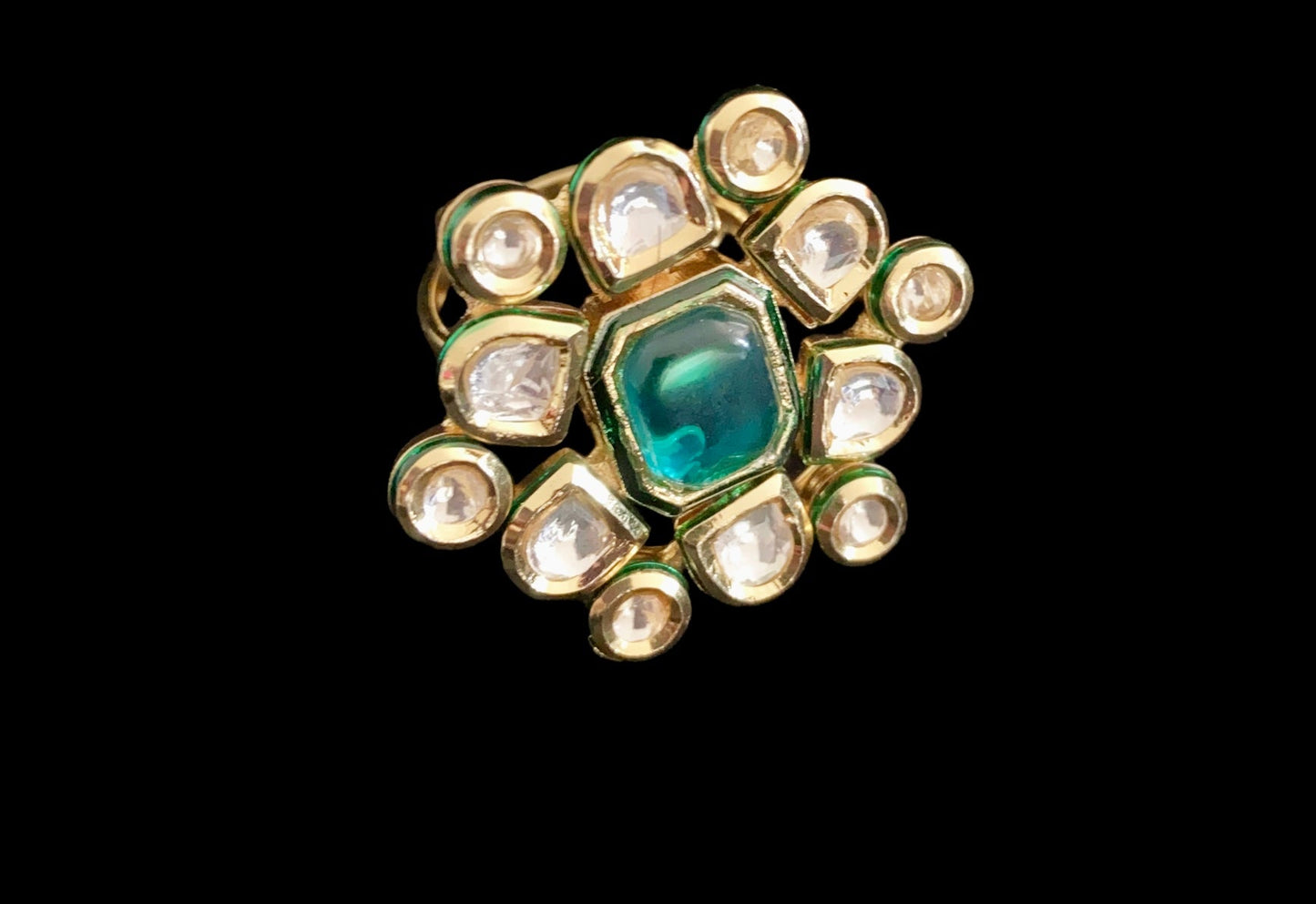 Emerald green kundan ring