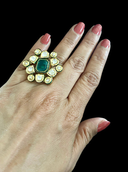 Emerald green kundan ring