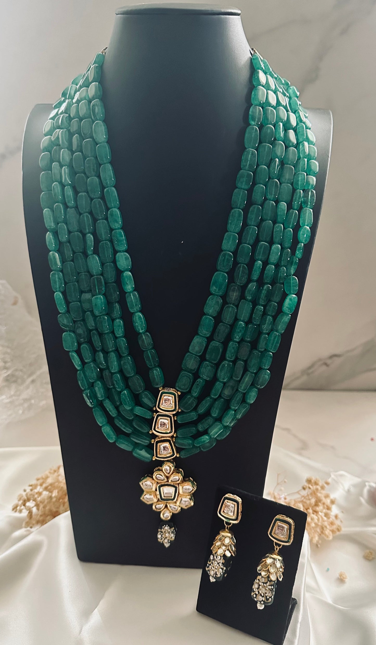 Emerald green necklace set